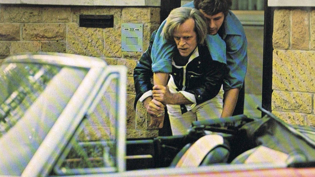 The Net 1975 movie scene