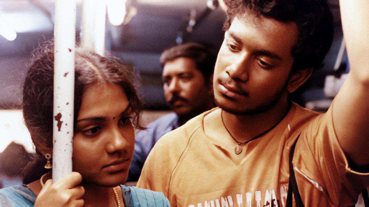 Kaadhal 2004 movie scene