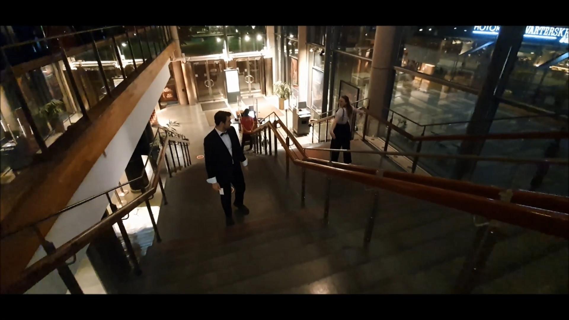 Den Underlige Herr BOND 2021 movie scene