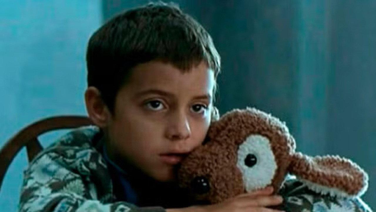 L’arbre de les cireres 1998 movie scene