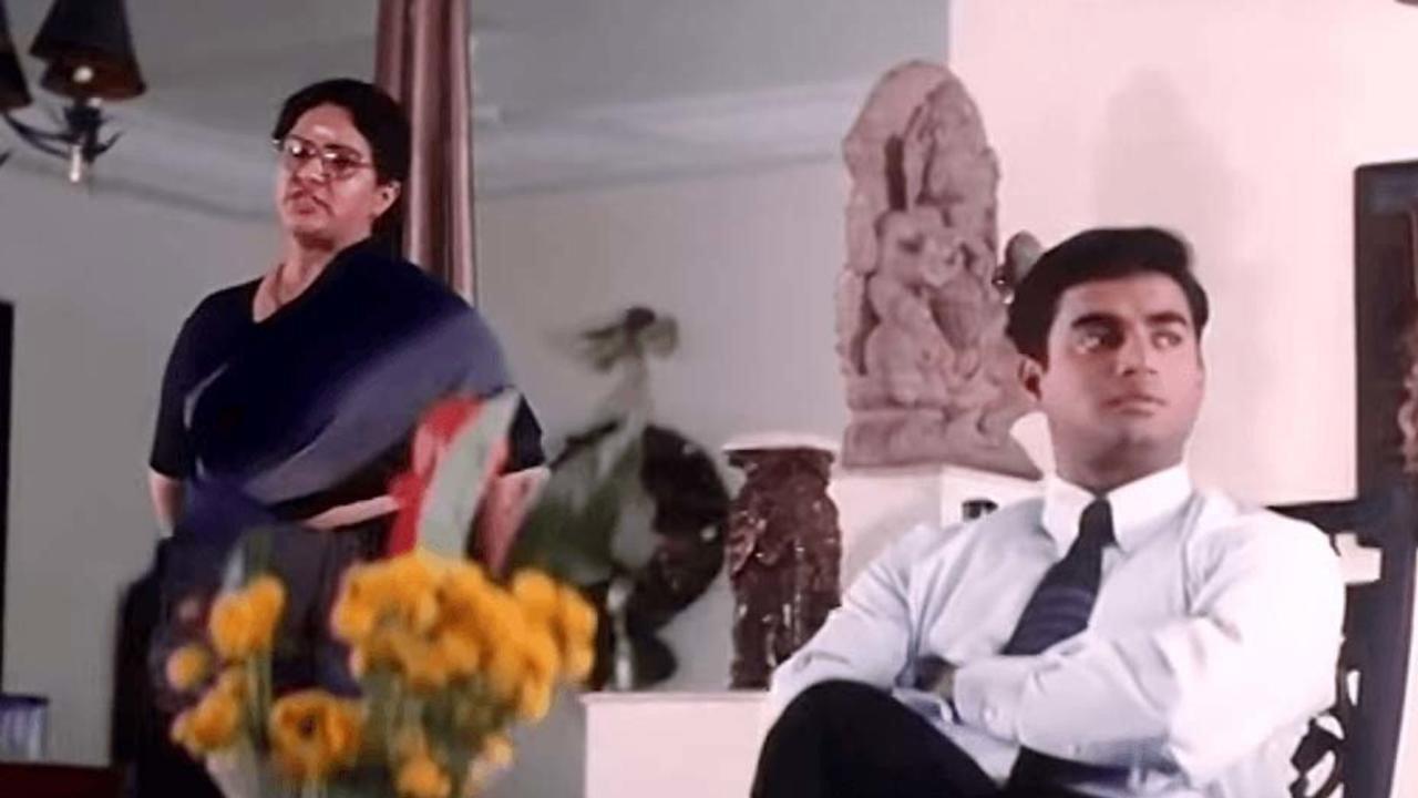 Paarthale Paravasam 2001 movie scene