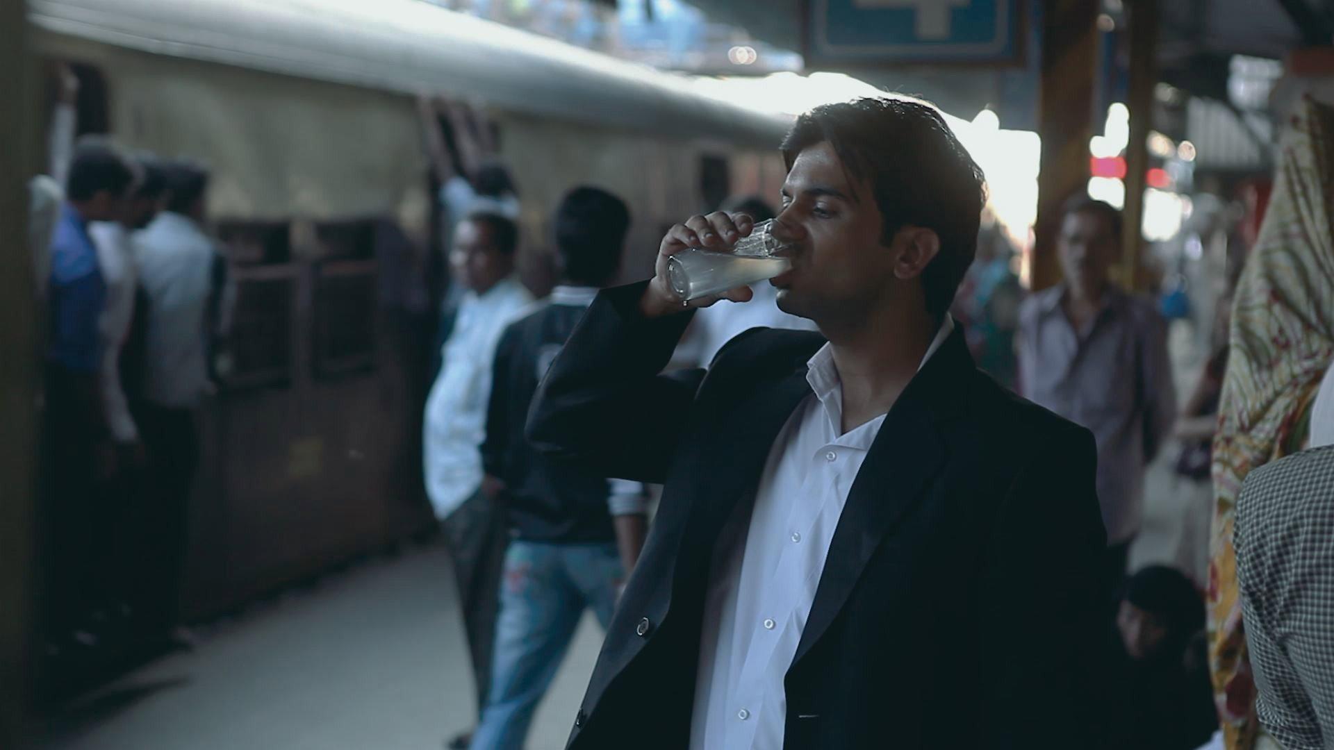 Shahid 2013 movie scene