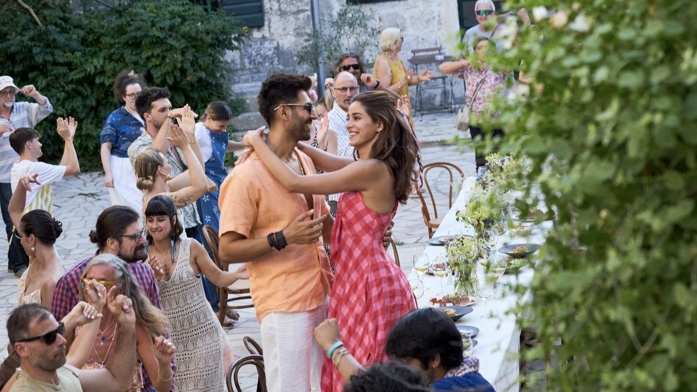 Tu Meri Main Tera Main Tera Tu Meri 2025 movie scene