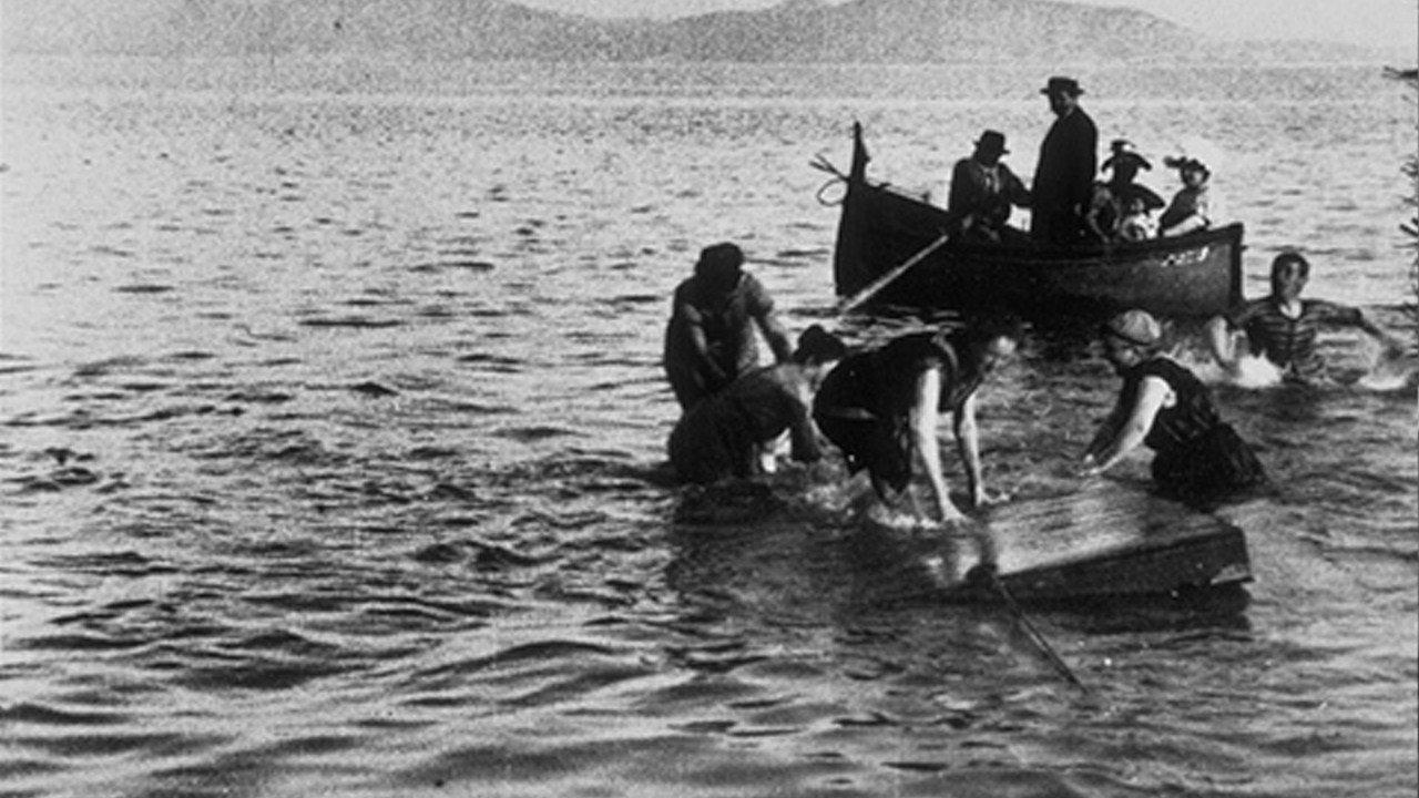 Radeau avec baigneurs 1896 movie scene
