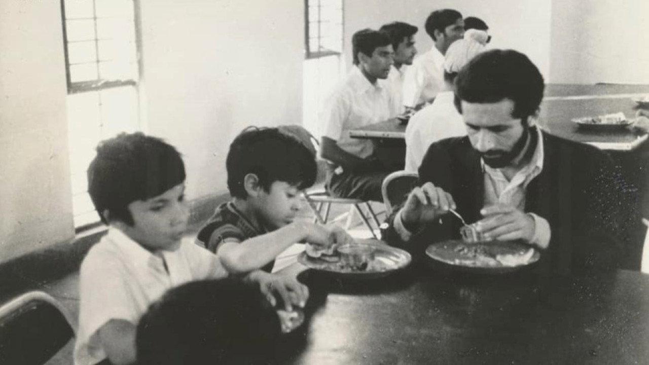 Sparsh 1980 movie scene