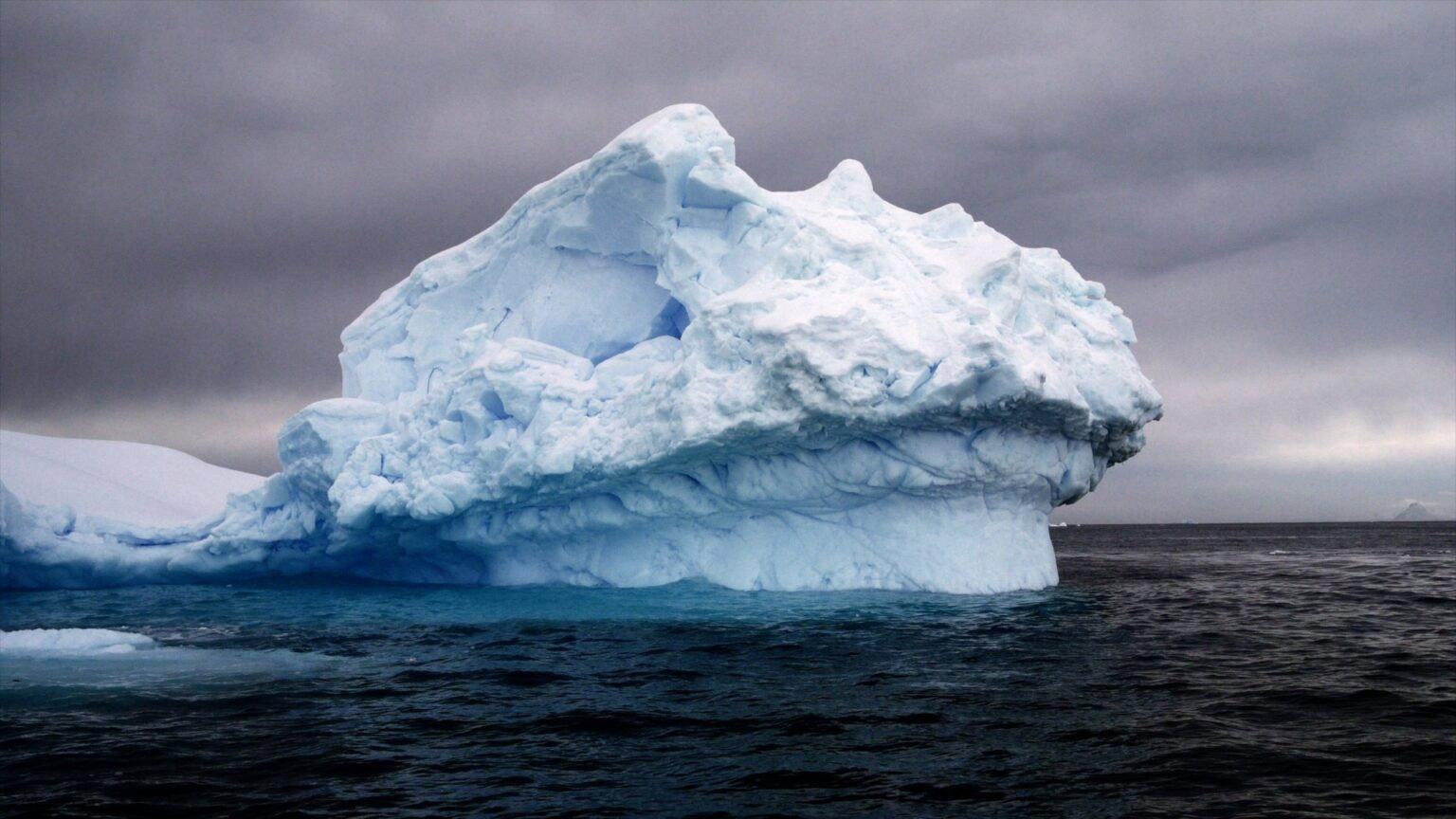 Antarctica: at the ends of the earth 2024 movie scene