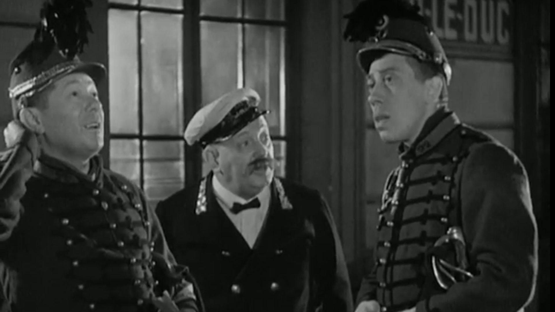 Le train de 8 H 47 1934 movie scene