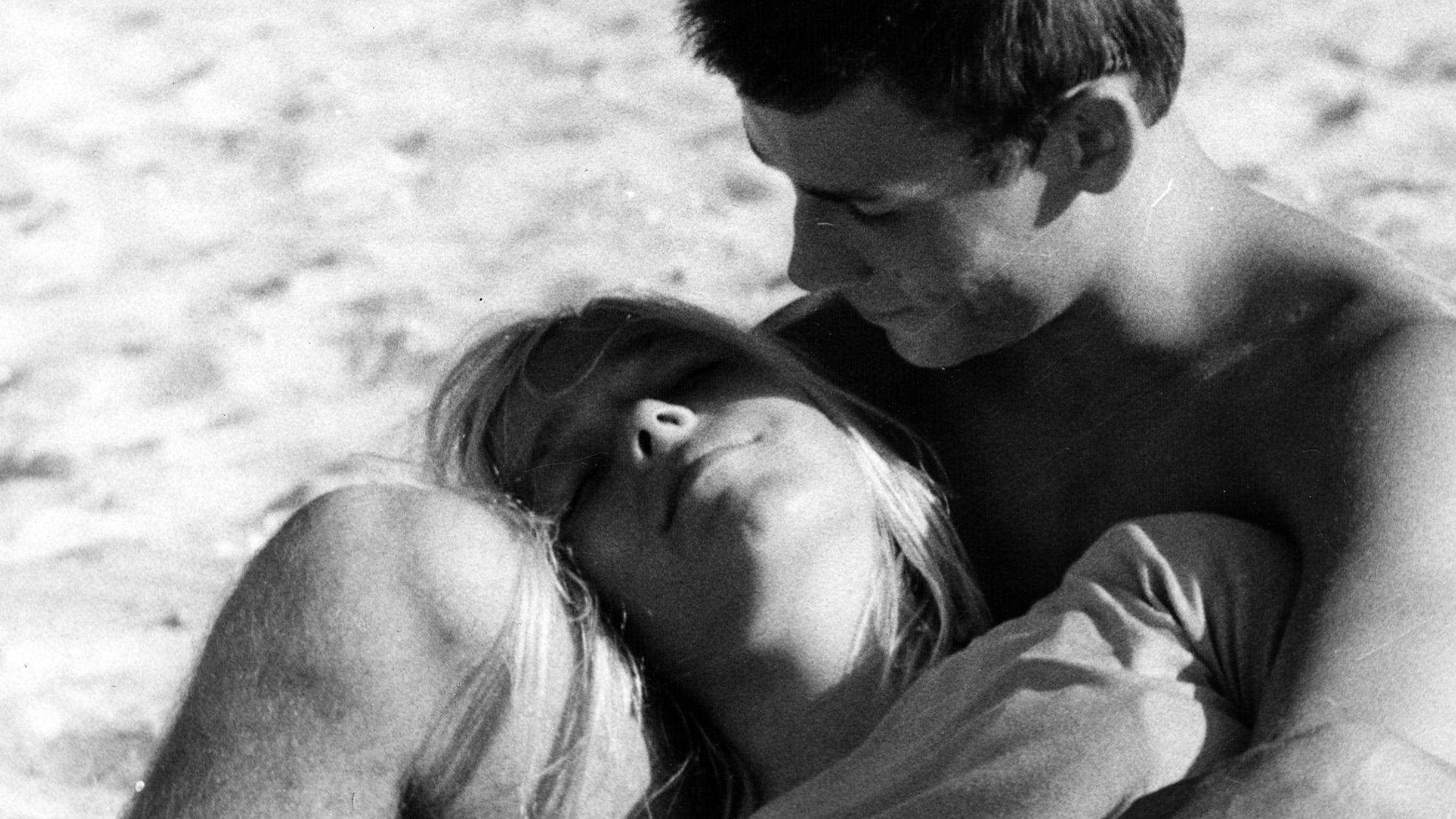 Barefoot and Without a Hat 1965 movie scene