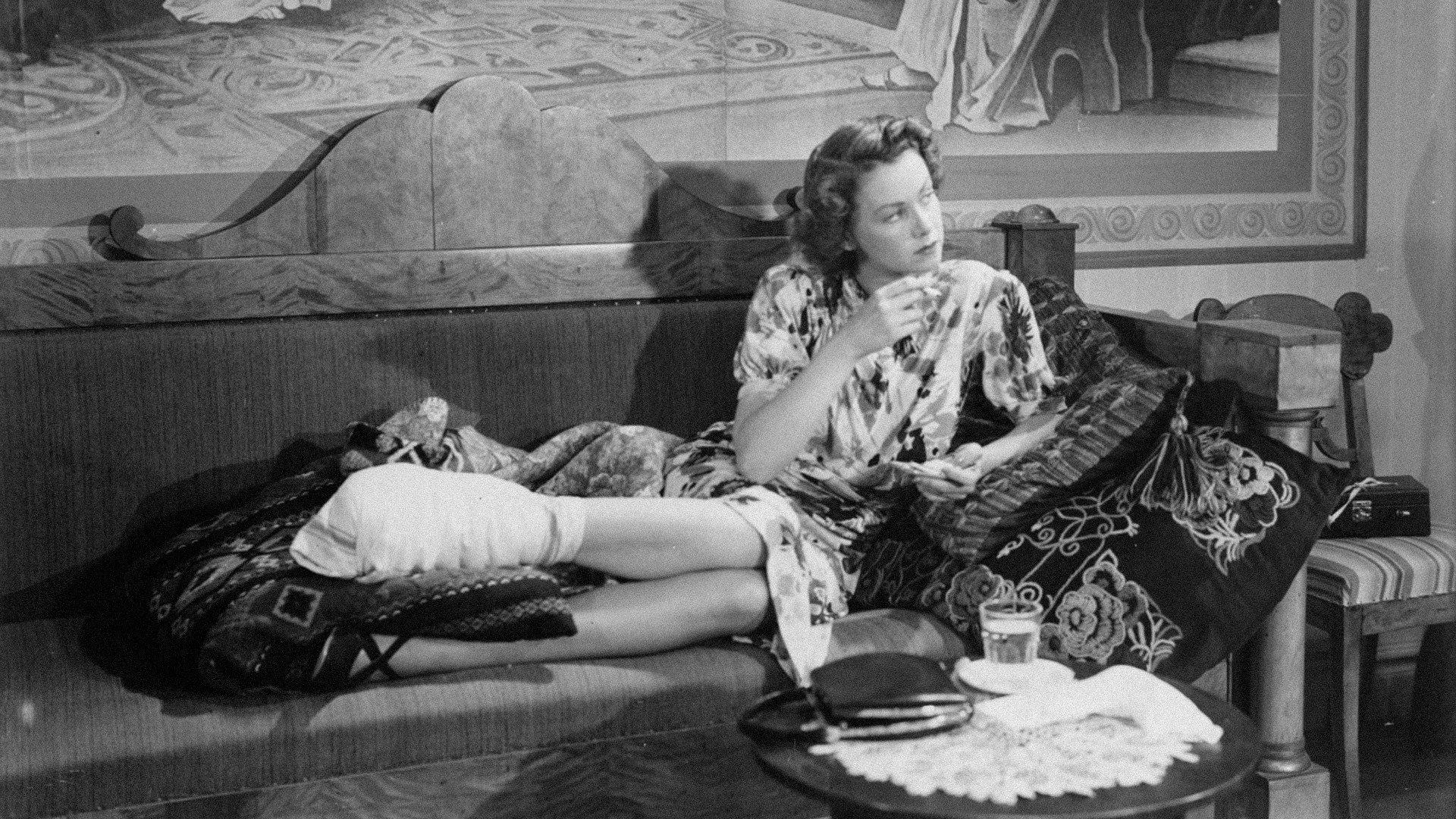 Her Little Majesty 1939 movie scene