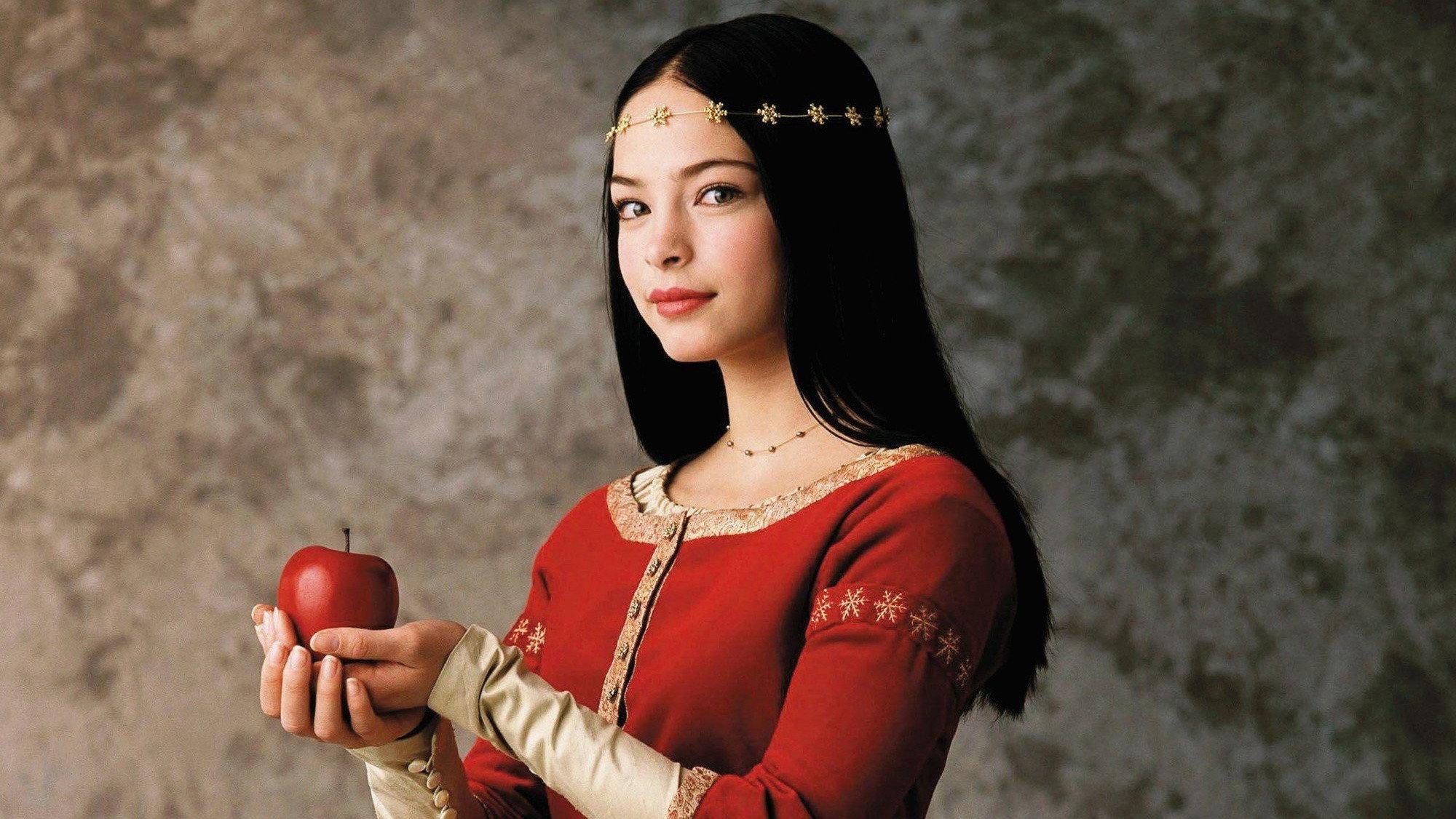 Snow White 2001 movie scene