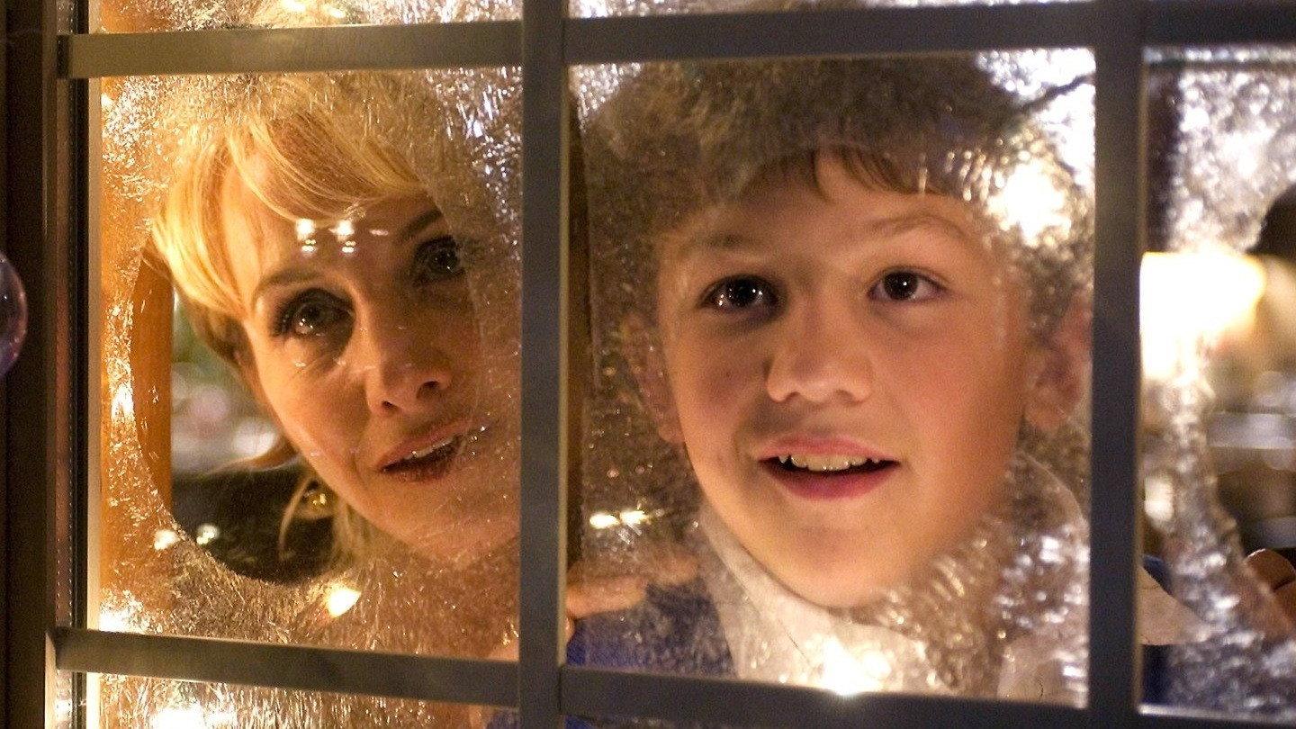 Deck the Halls 2005 movie scene