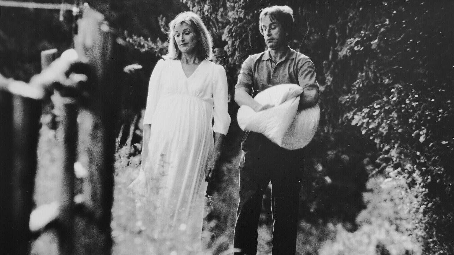 Hanna Monster, Darling 1989 movie scene