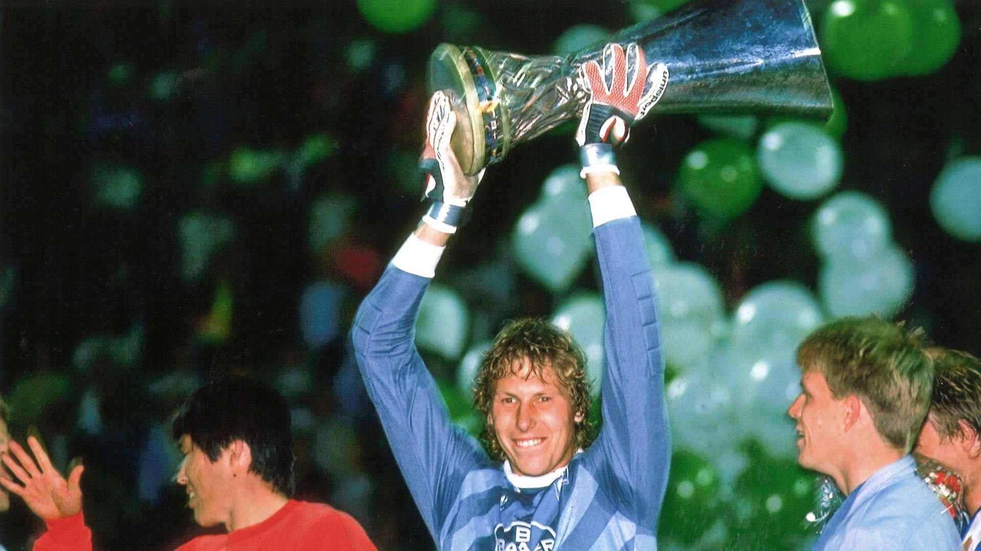 12 Schritte zum Triumph: Bayer 04 gewinnt den UEFA-Cup movie scene