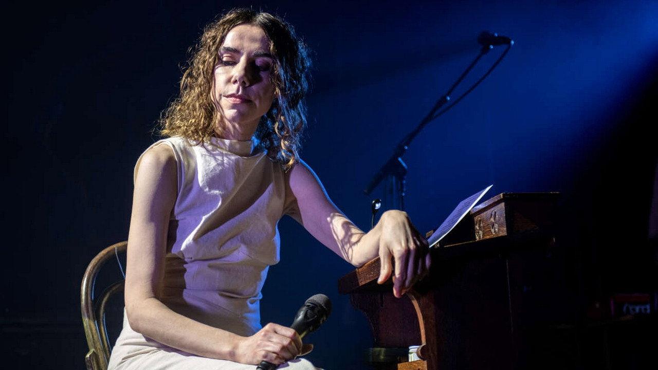 PJ Harvey @ L'Olympia, Paris 2023 movie scene