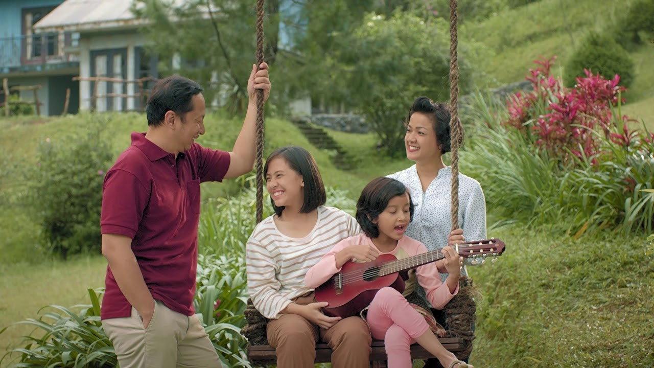 Cemara's Family 2019 movie scene