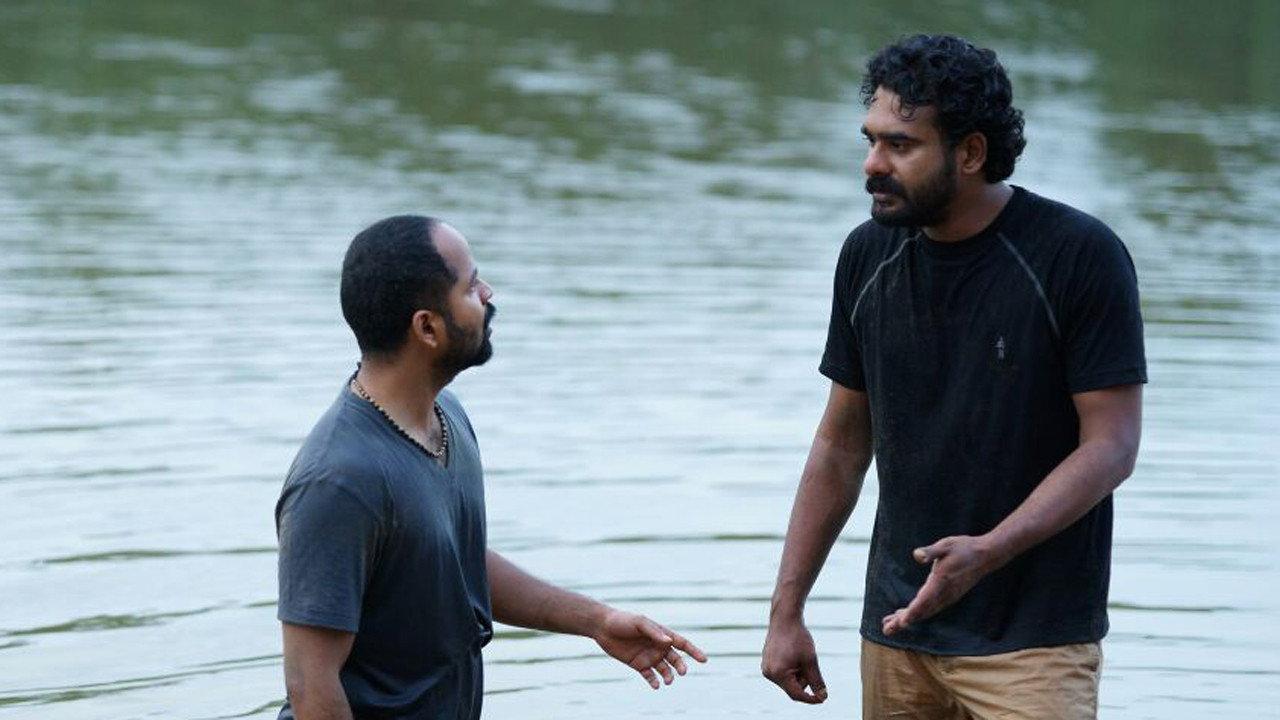 Njan Ninnodu Koodeyundu 2015 movie scene