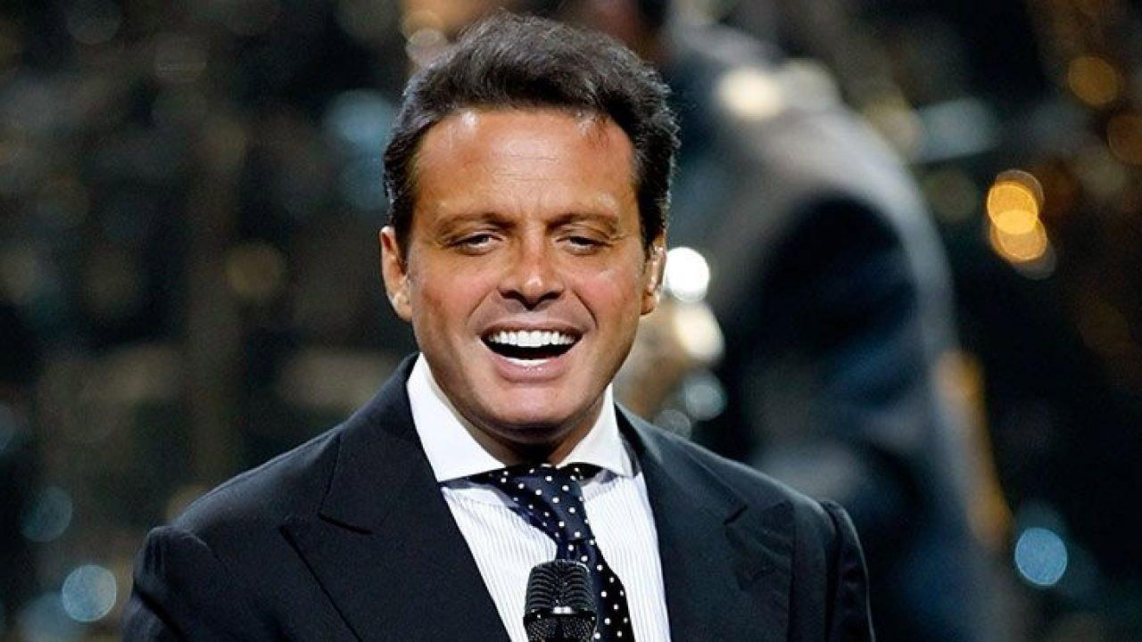 Luis Miguel - Vivo 2000 movie scene