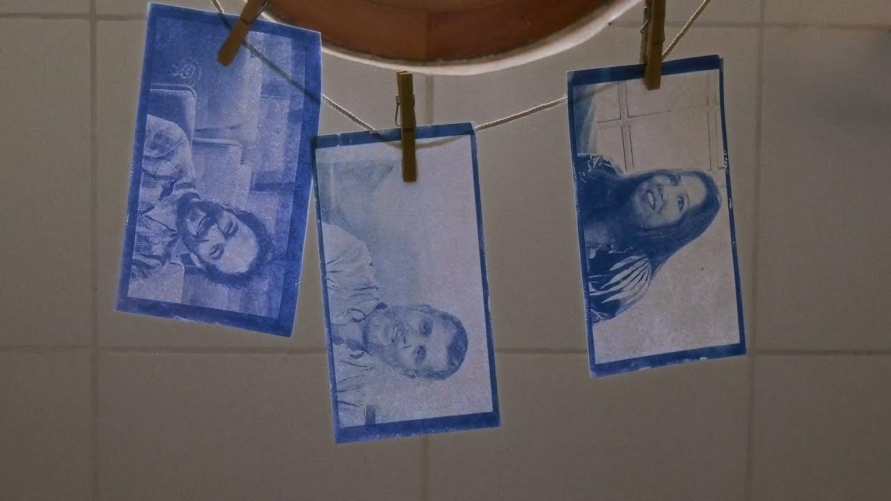 Revelar: Indicios de identidad 2024 movie scene