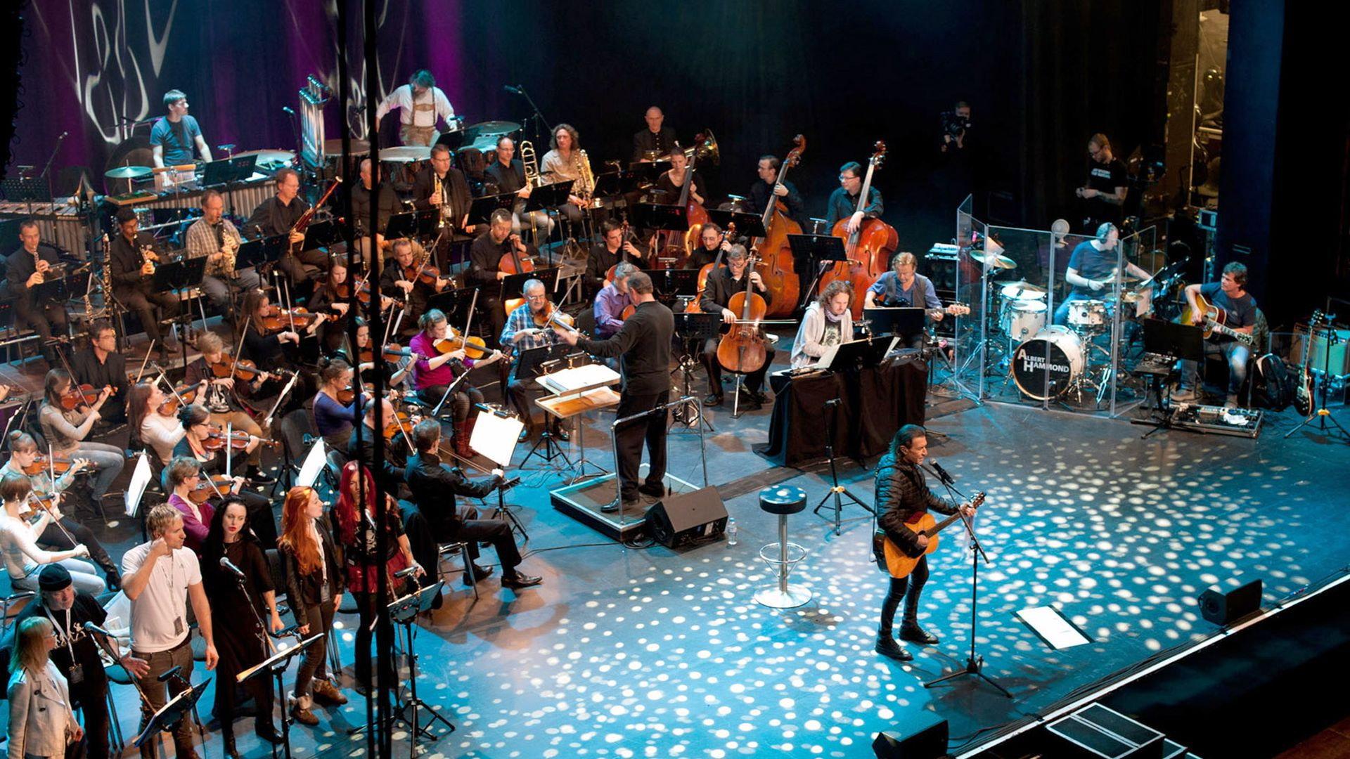 Albert Hammond live in Berlin in Symphony 2016 movie scene