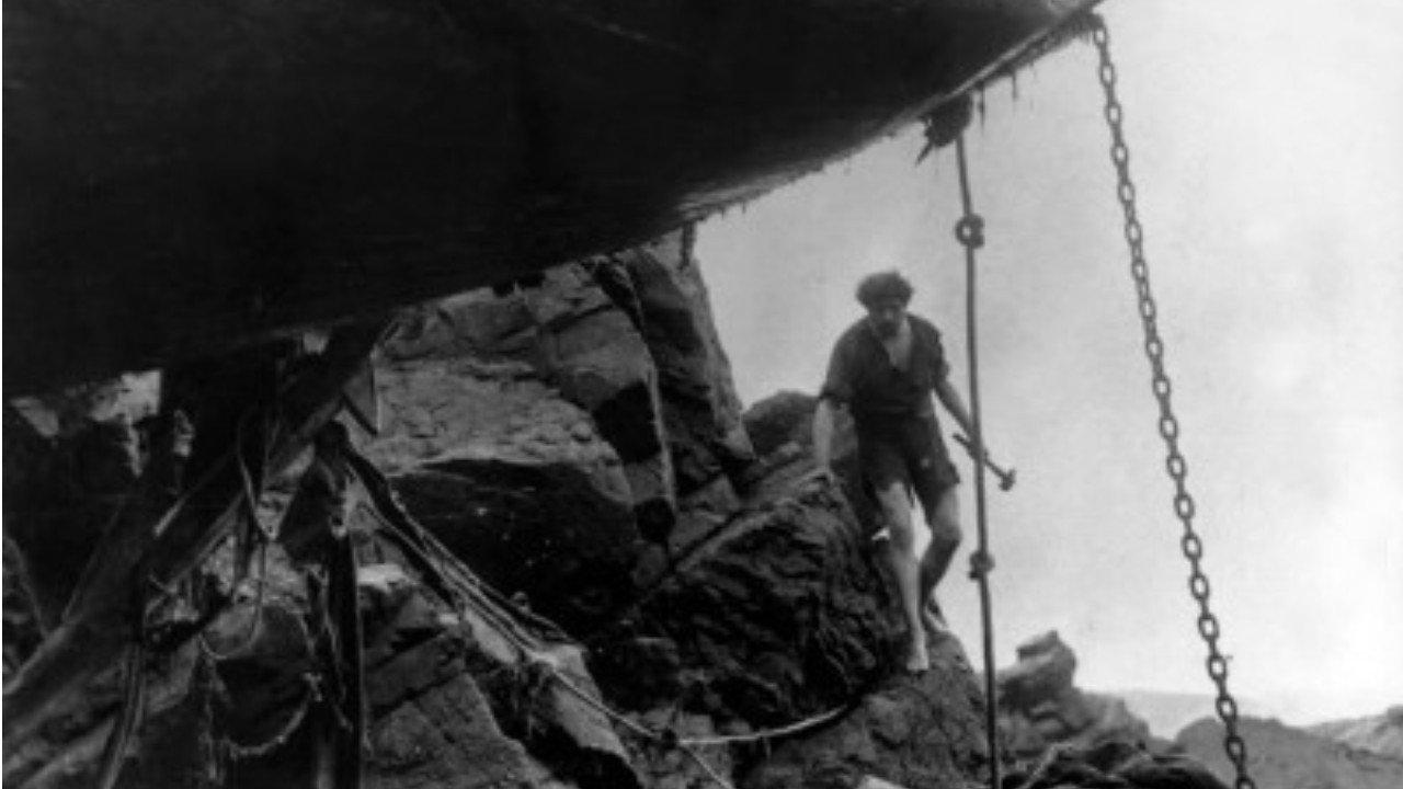 Sea Workers 1986 movie scene