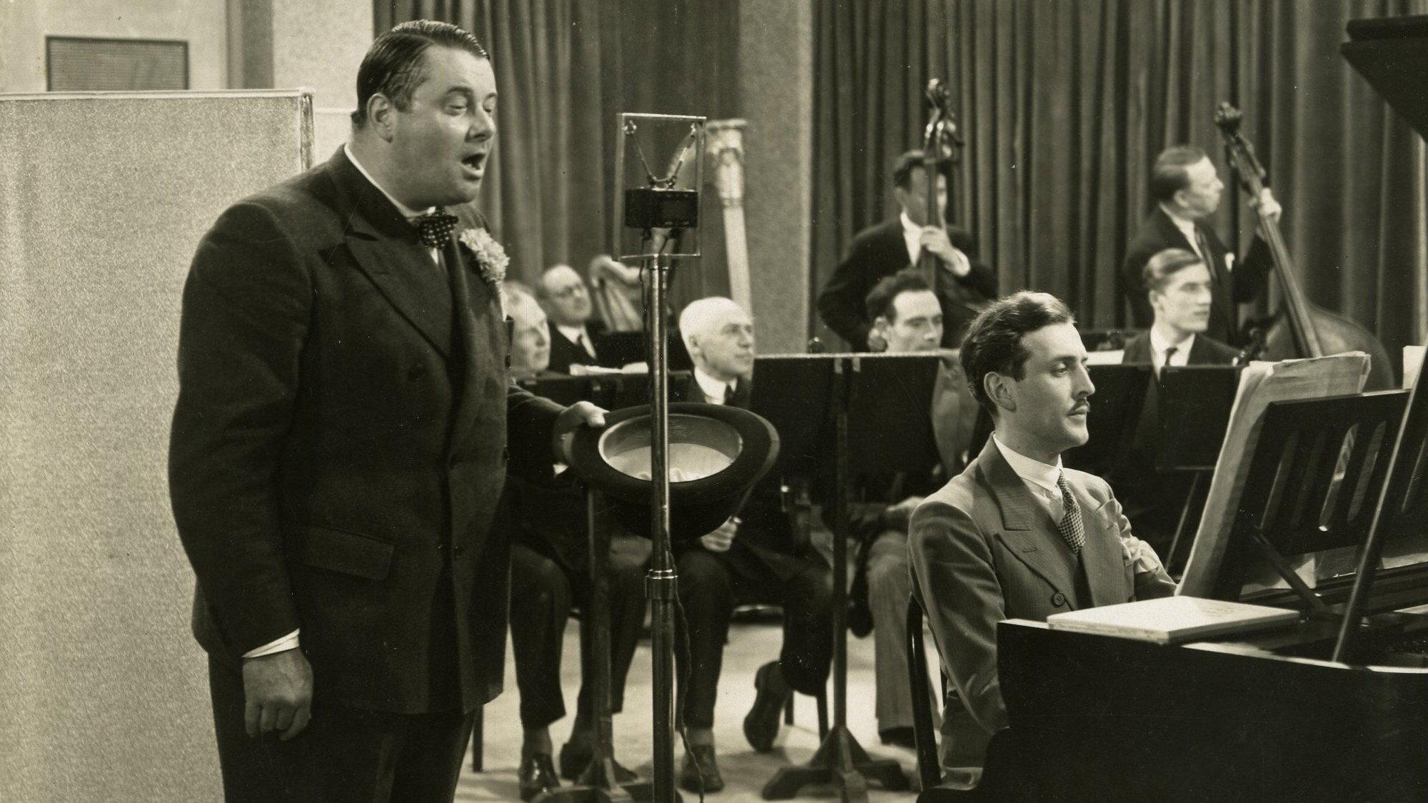 The Unknown Singer 1931 movie scene