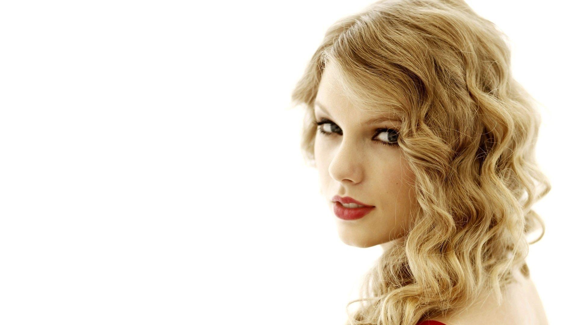 Taylor Swift: America's Sweetheart 2015 movie scene