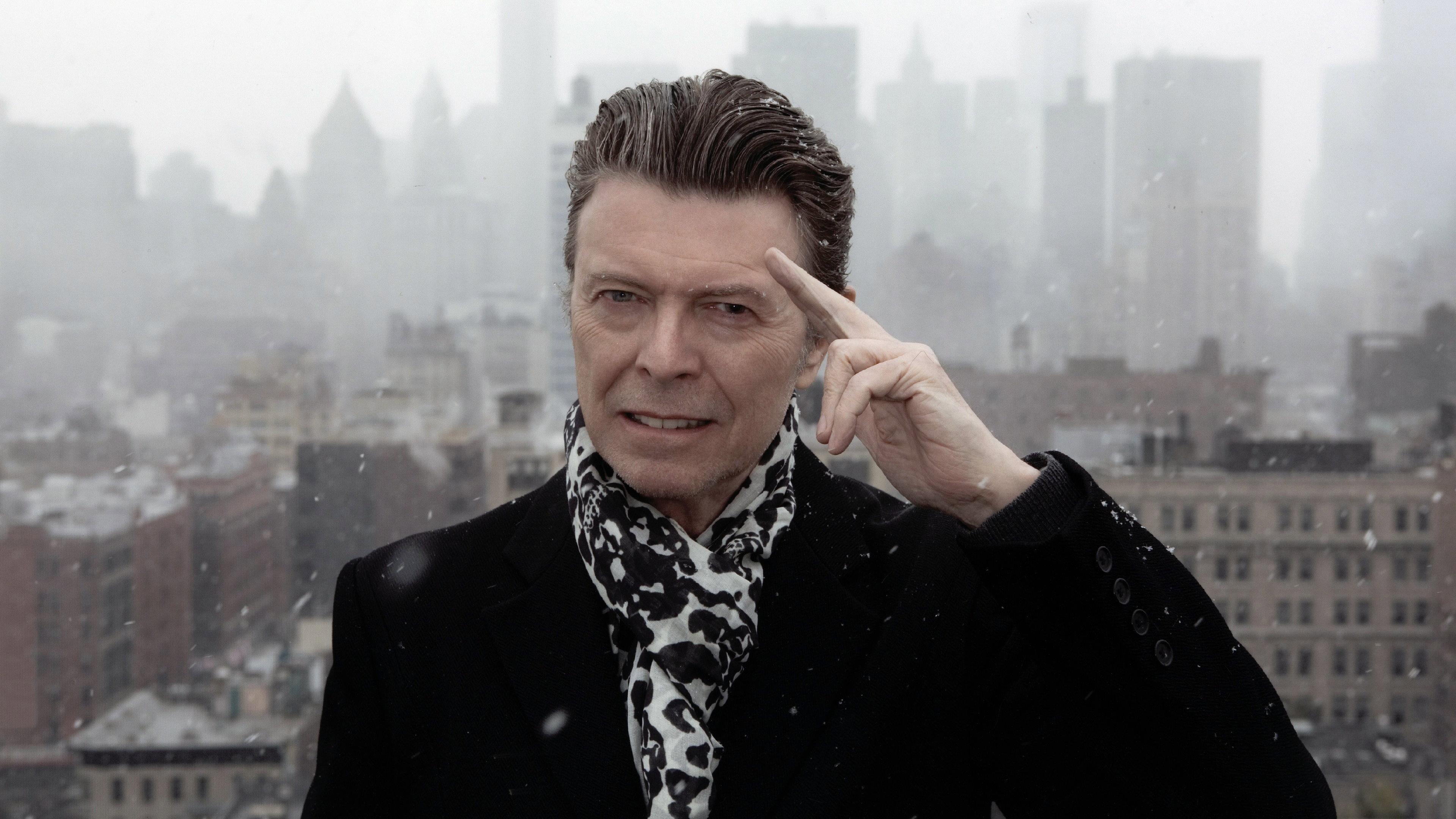 David Bowie: Best of Bowie 2002 movie scene