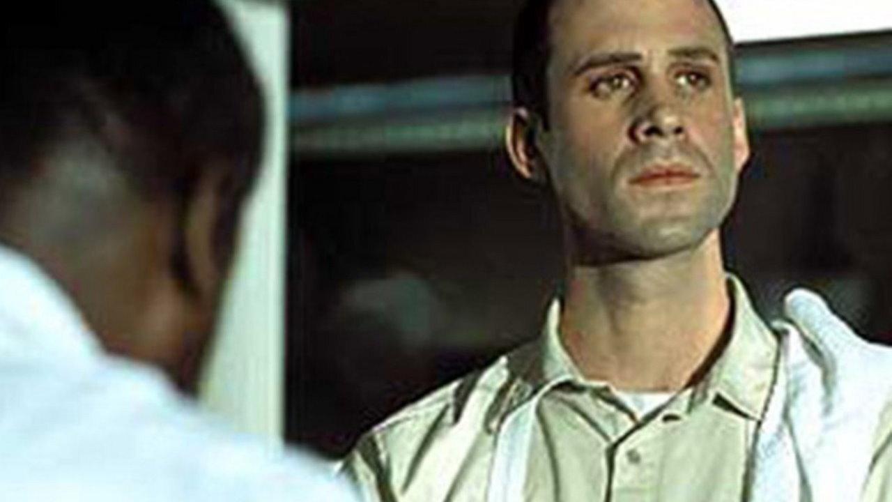 Leo 2002 movie scene