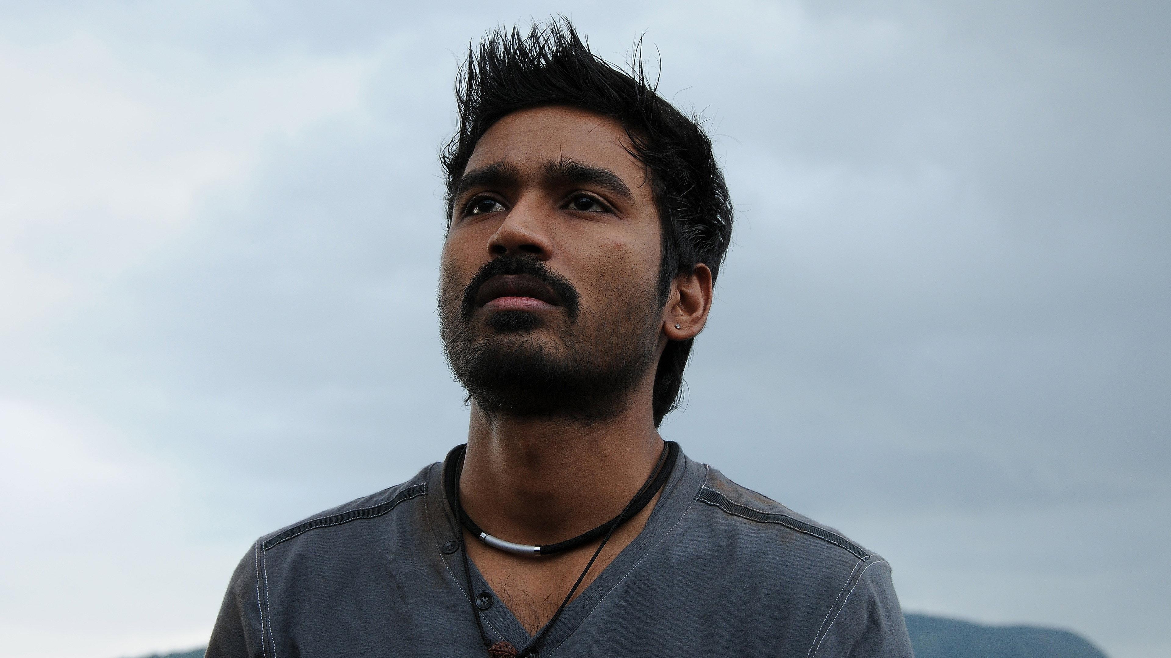Mayakkam Enna 2011 movie scene