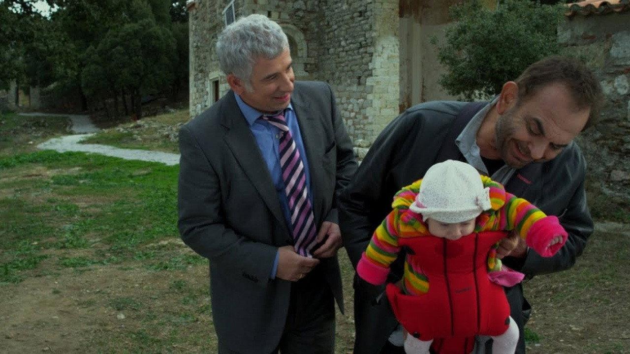 Mia fora kai ena moro 2011 movie scene