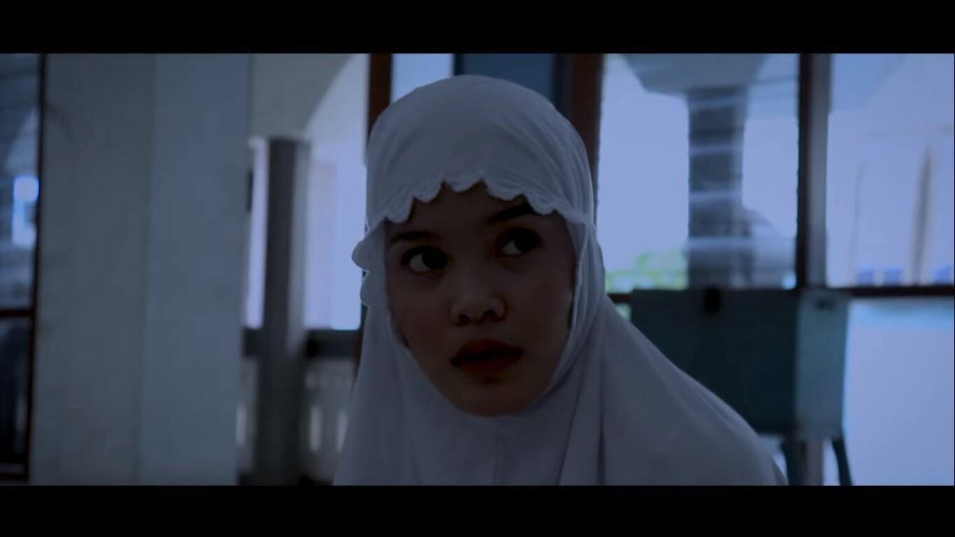 Sholat Sendirian 2021 movie scene
