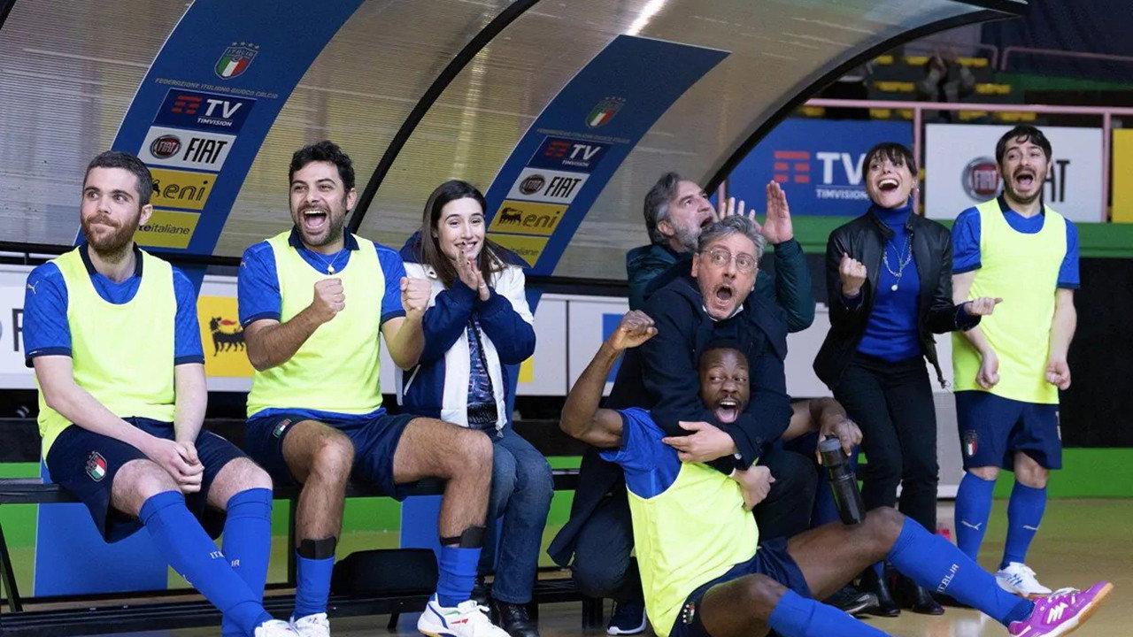 Crazy for Football - Matti per il calcio 2021 movie scene