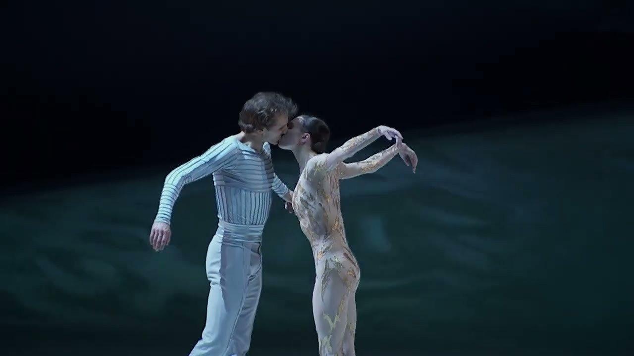 La Belle: Les Ballets de Monte-Carlo 2002 movie scene