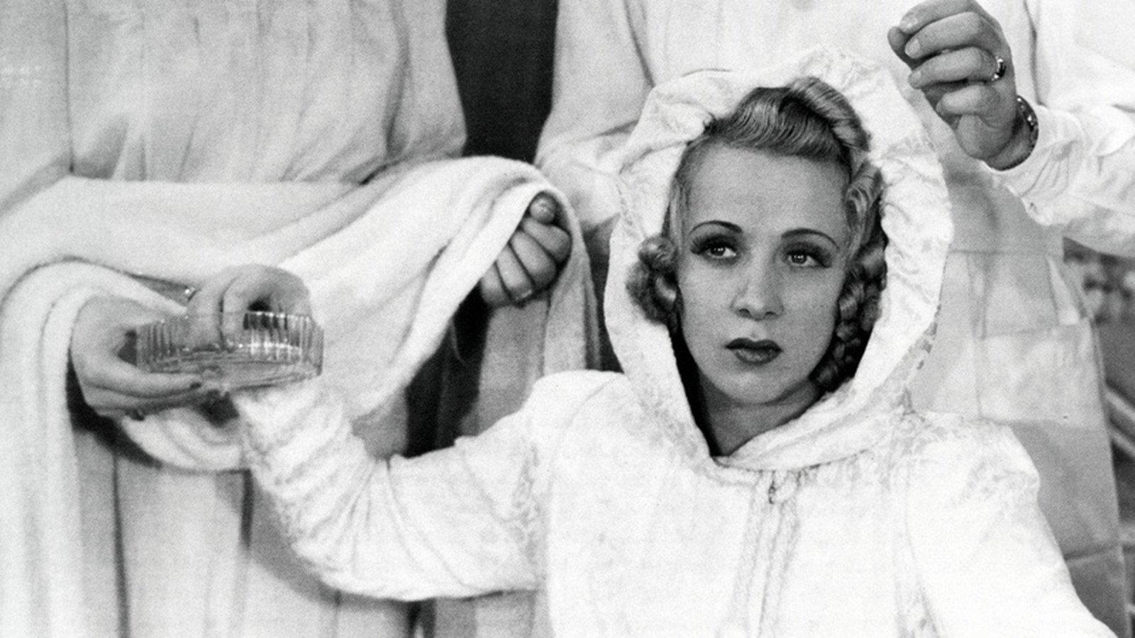 Caprichosa y millonaria 1940 movie scene