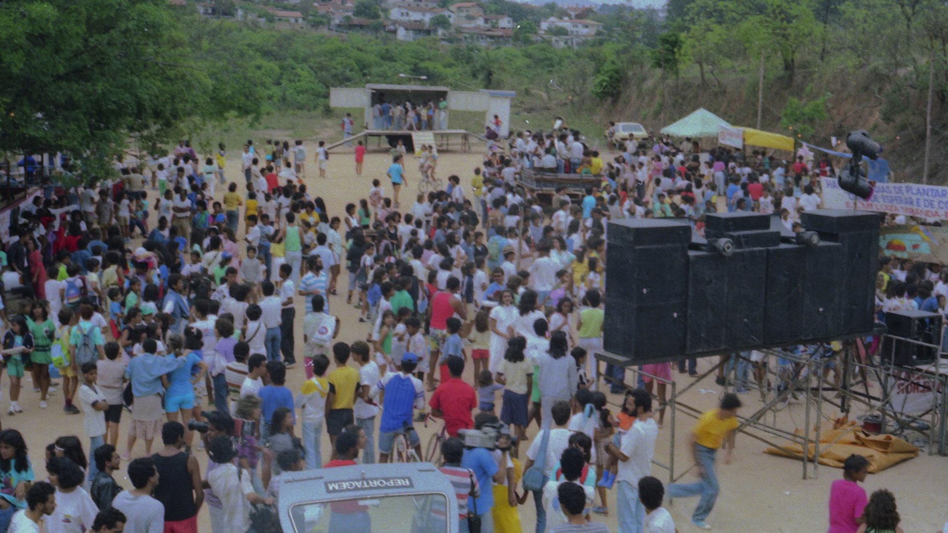 Lagoa do Nado - A festa de um parque 2024 movie scene