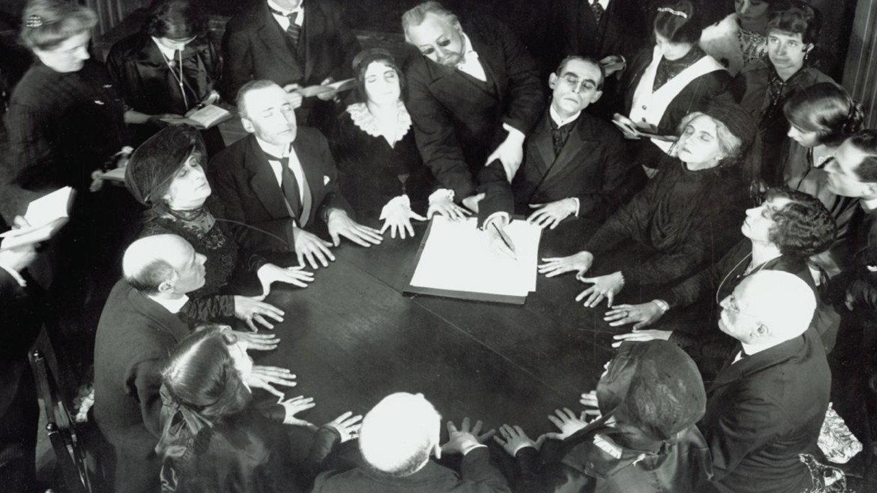 Spiritisten 1916 movie scene