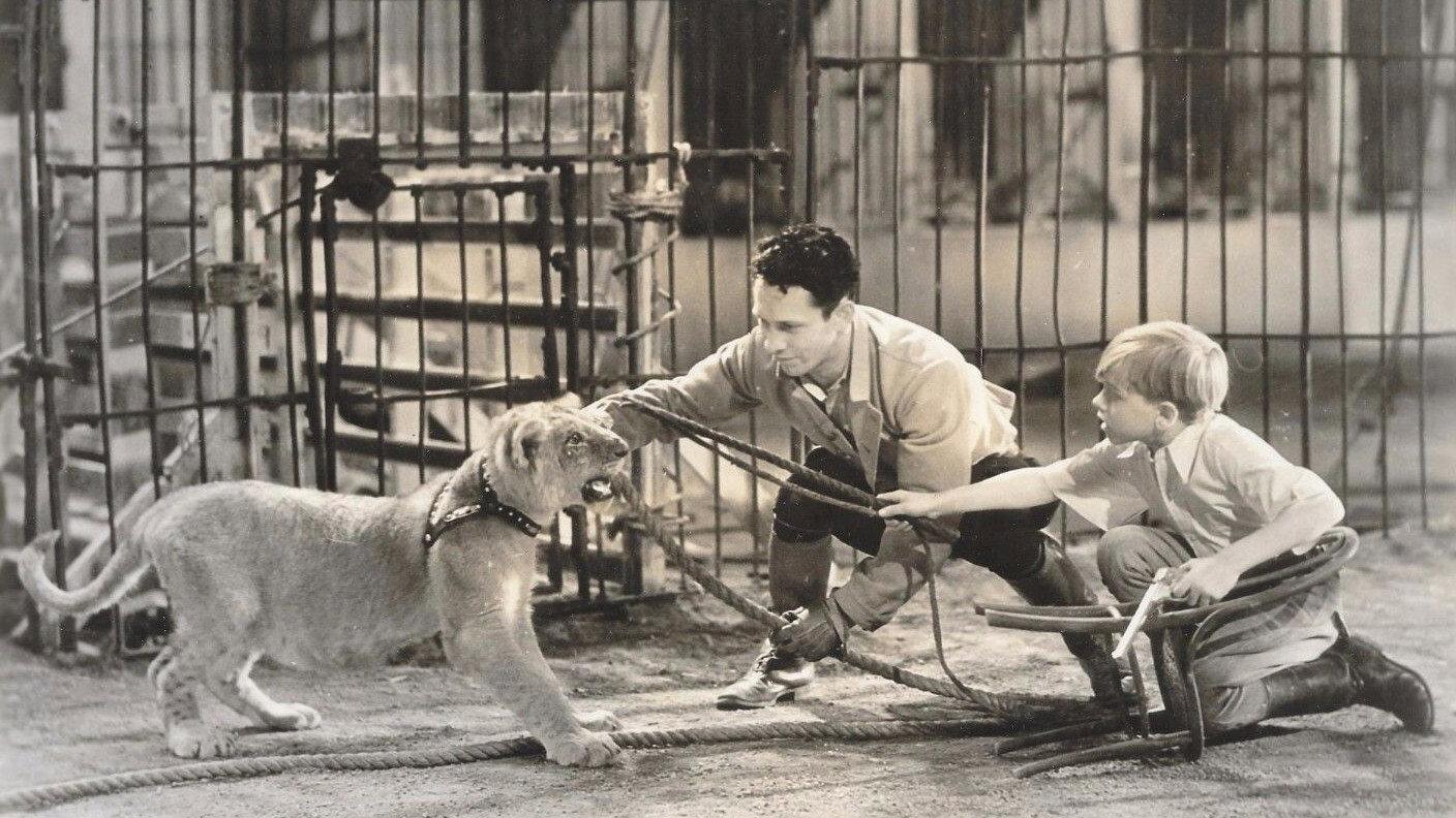 The Big Cage 1933 movie scene