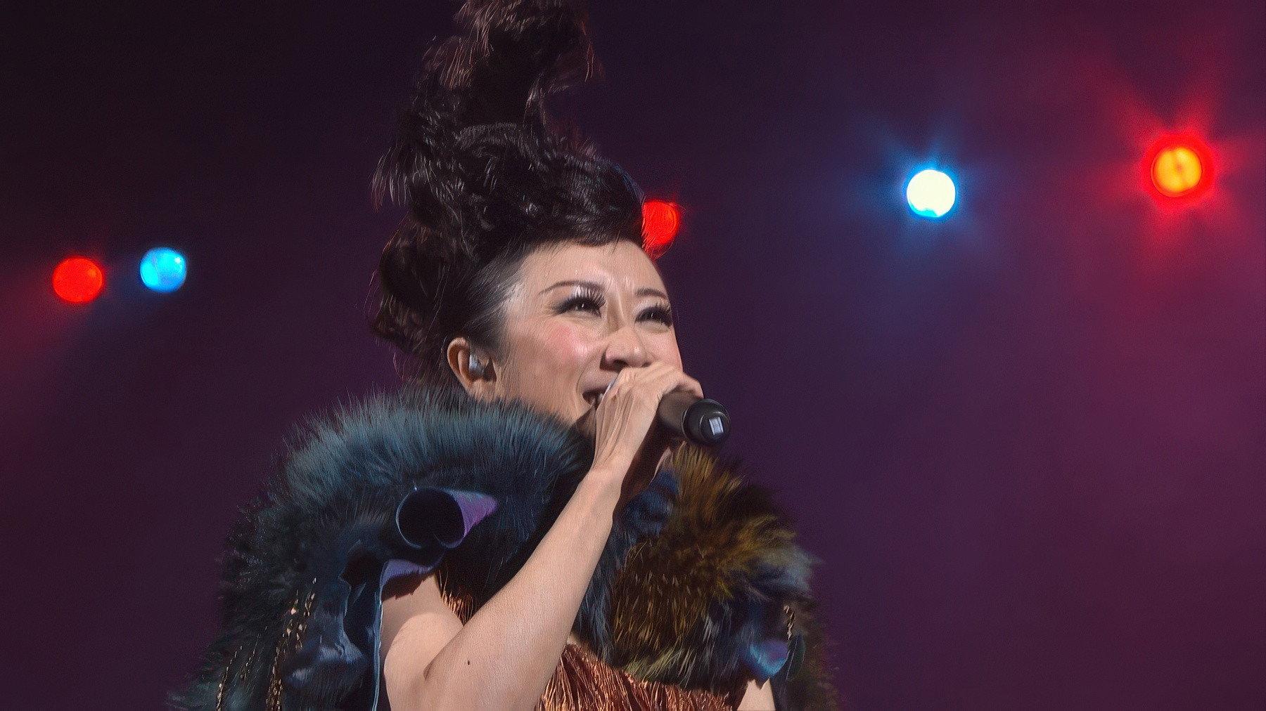 Rosanne Lui Live Concert 2011 2011 movie scene