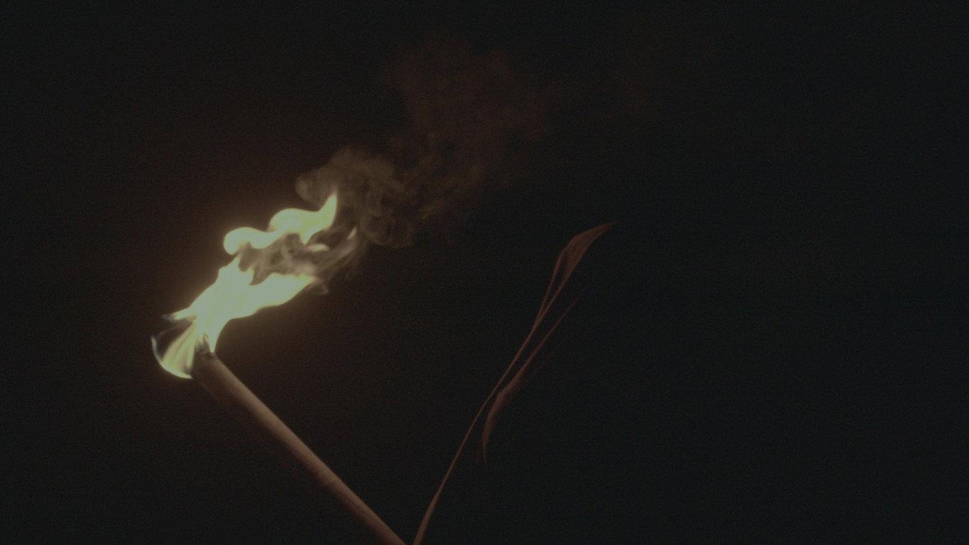 Tierra eterna 2021 movie scene