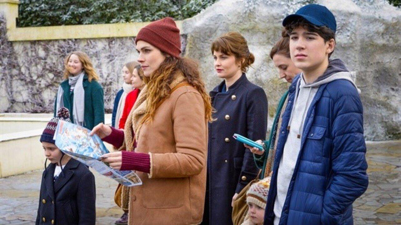 Family Fox on Expedition 2020 movie scene