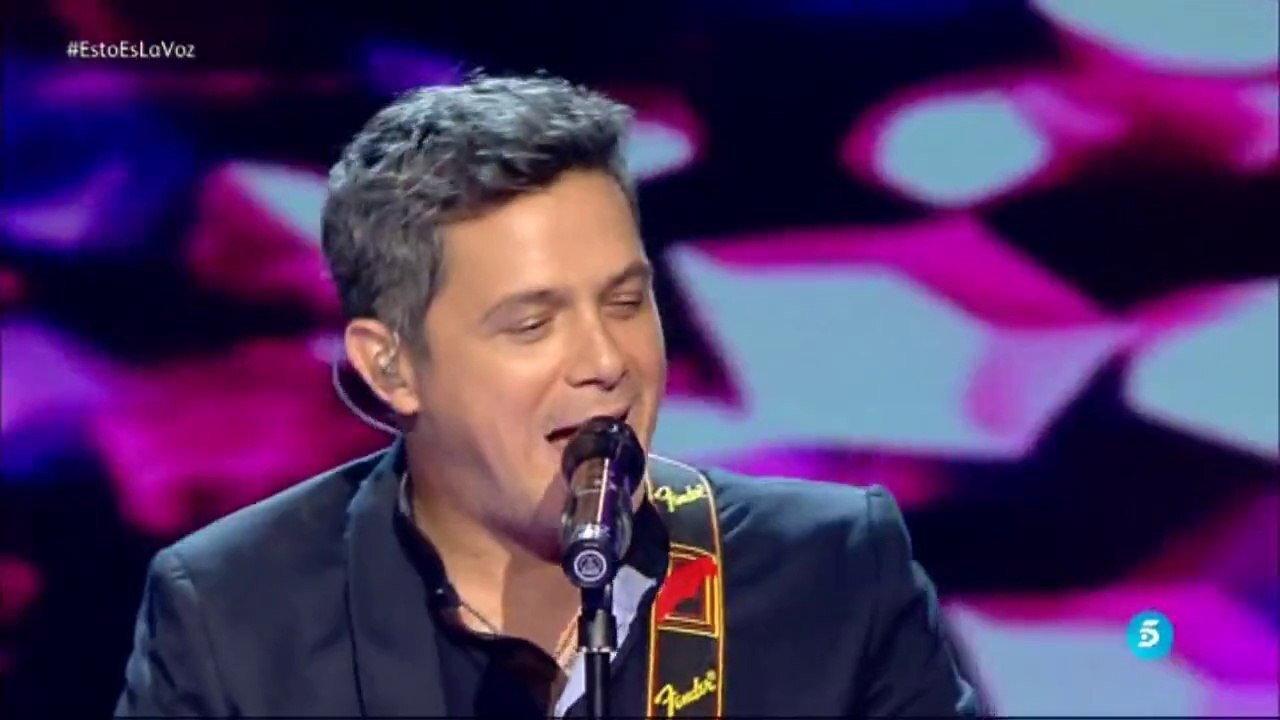 Alejandro Sanz:  Canciones Para Un Paraiso En Vivo 2010 movie scene