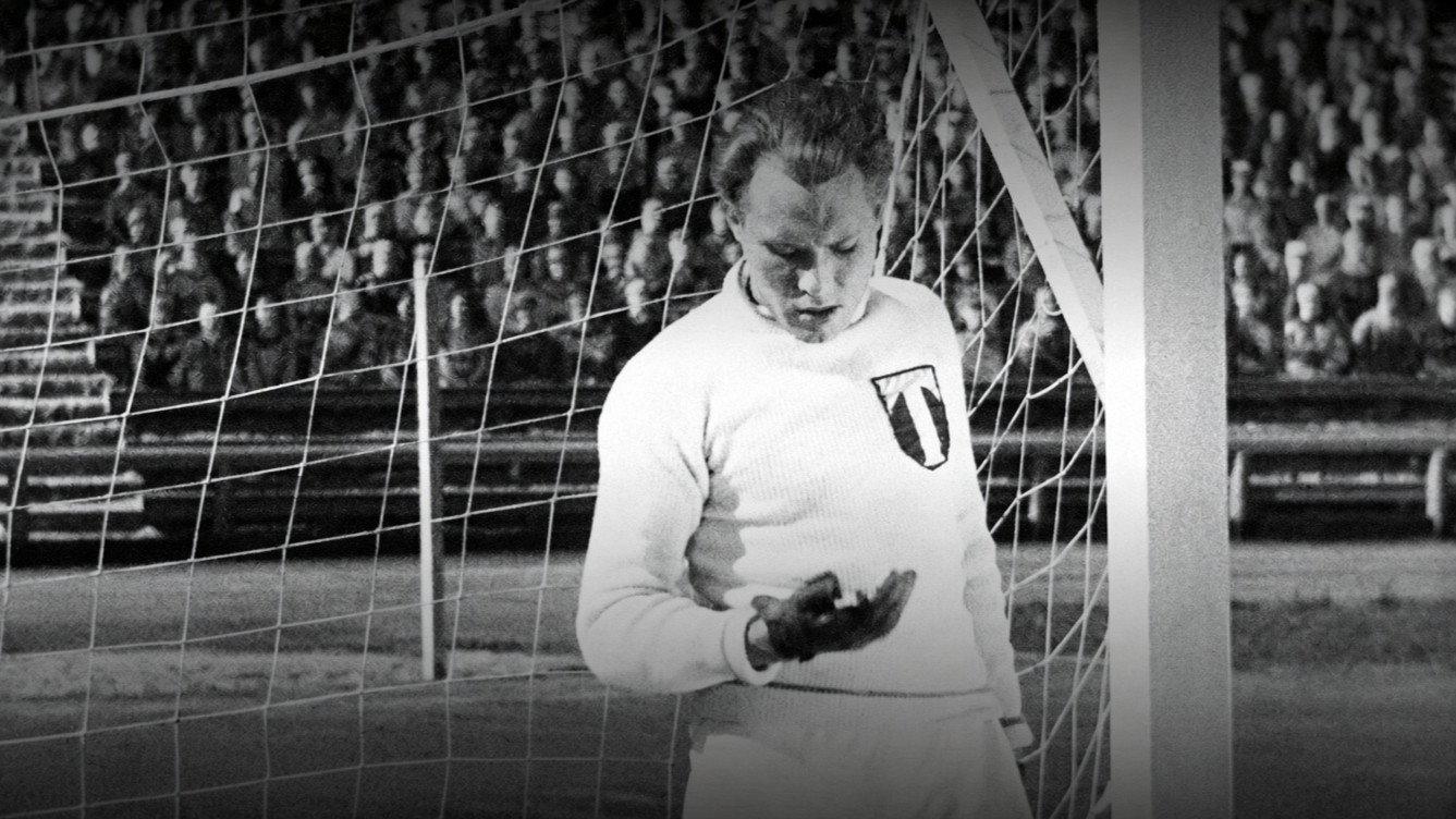 The Goalkeeper 1936 movie scene