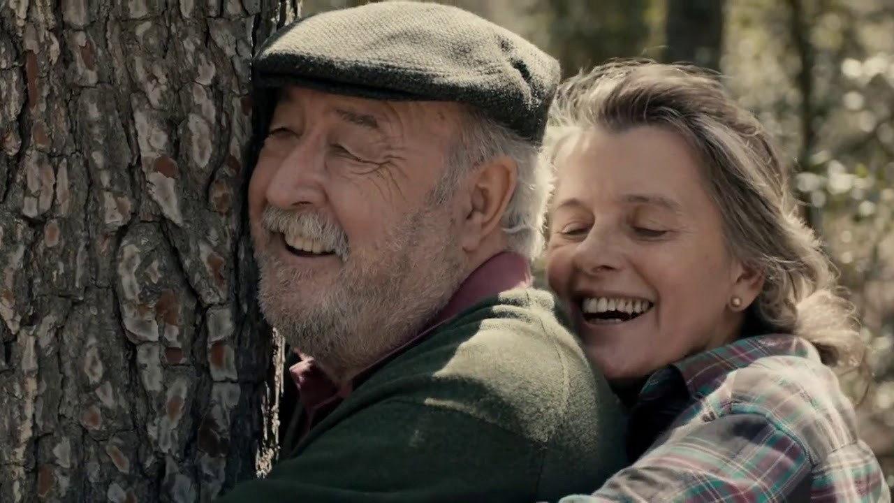 Una mujer con unas alas tremendas 2019 movie scene