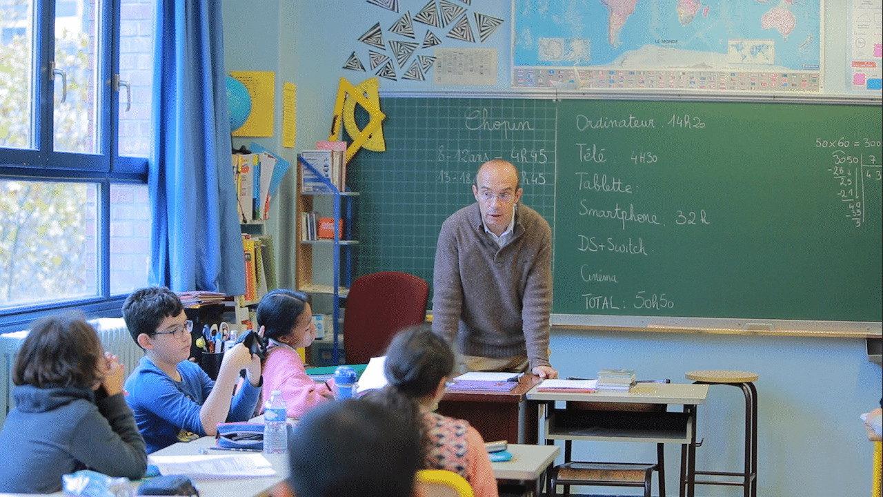 Et si on levait les yeux ? Une classe face aux écrans 2024 movie scene