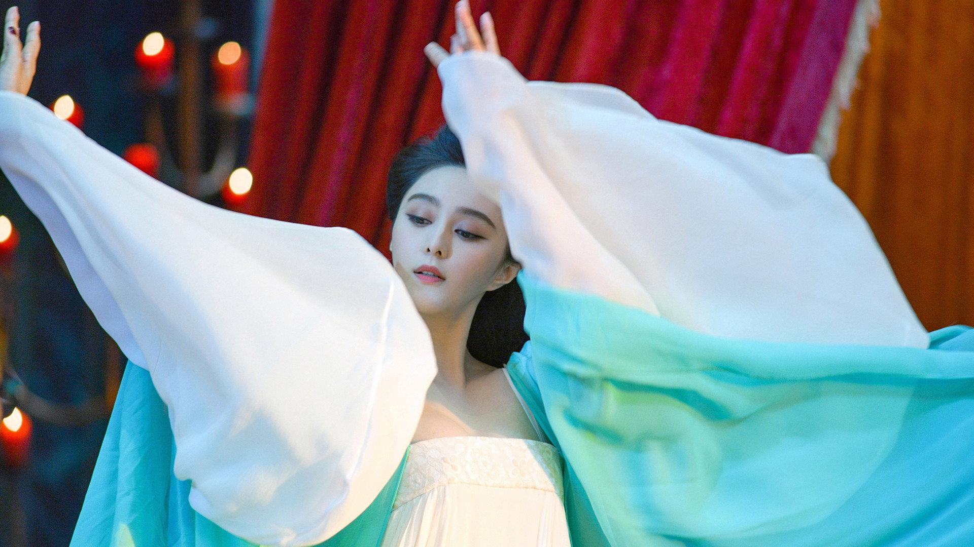 Lady of the Dynasty 2015 movie scene