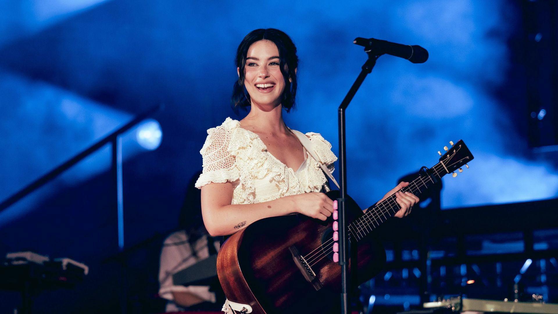 Apple Music Live: Gracie Abrams 2025 movie scene