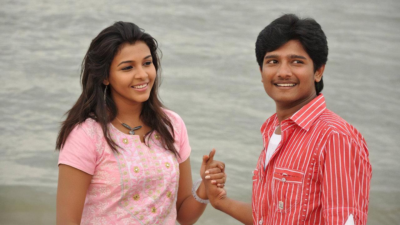 Mazhaikaalam 2012 movie scene