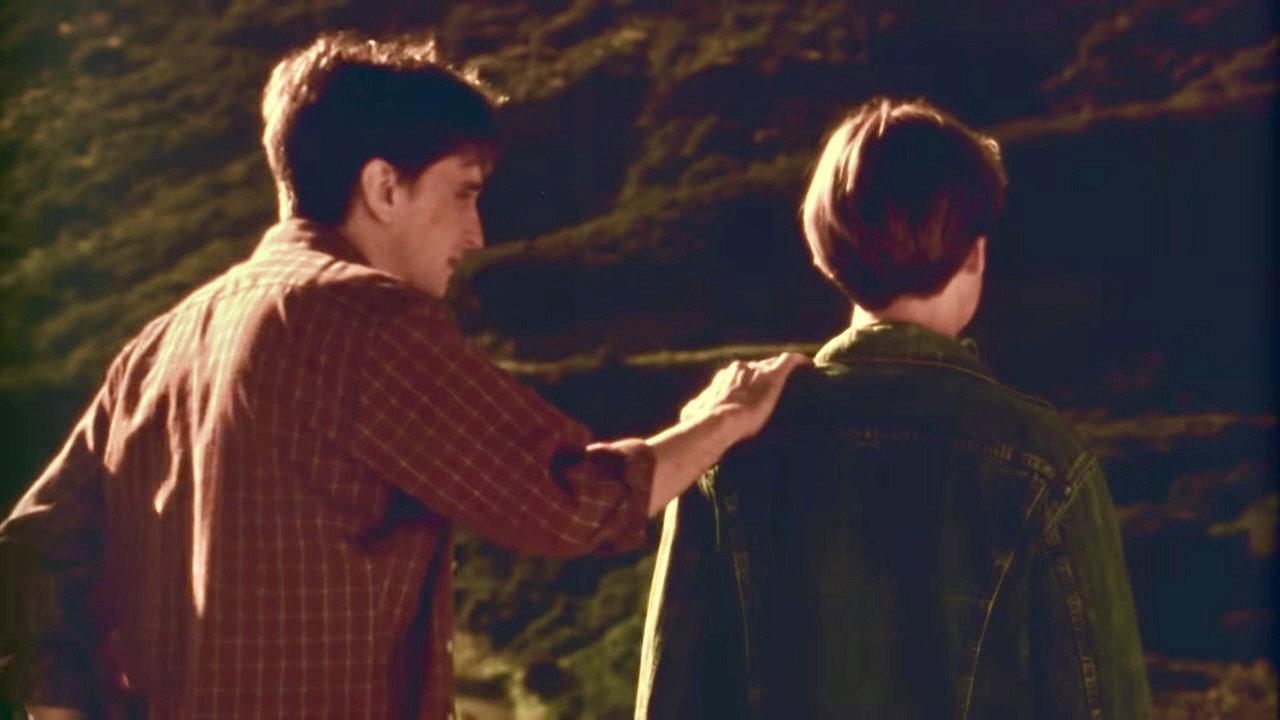 The Kiss on the Cliff 1993 movie scene