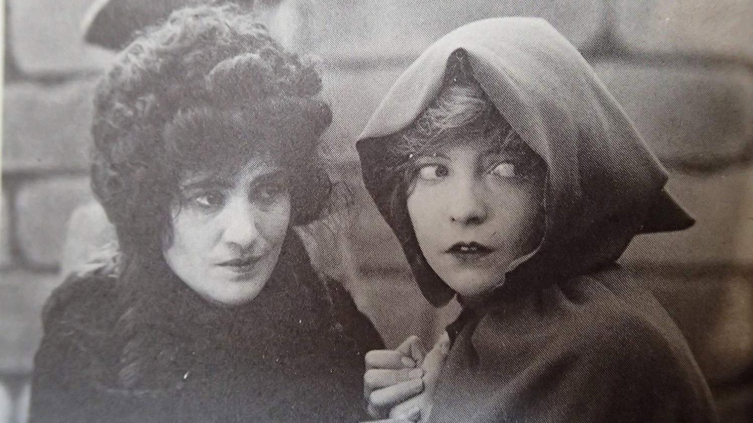 Daphne and the Pirate 1916 movie scene