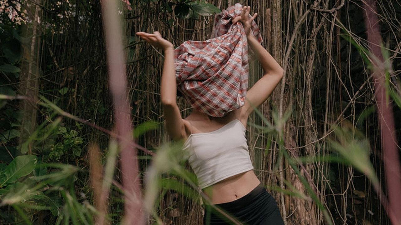 Sarung 2021 movie scene